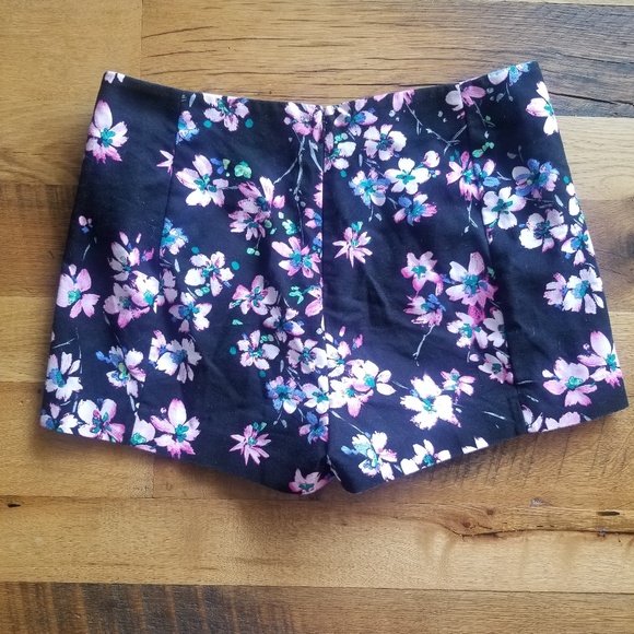 ⚡EXPRESS Black and Pink Floral Skort | Size 8 - Picture 3 of 4